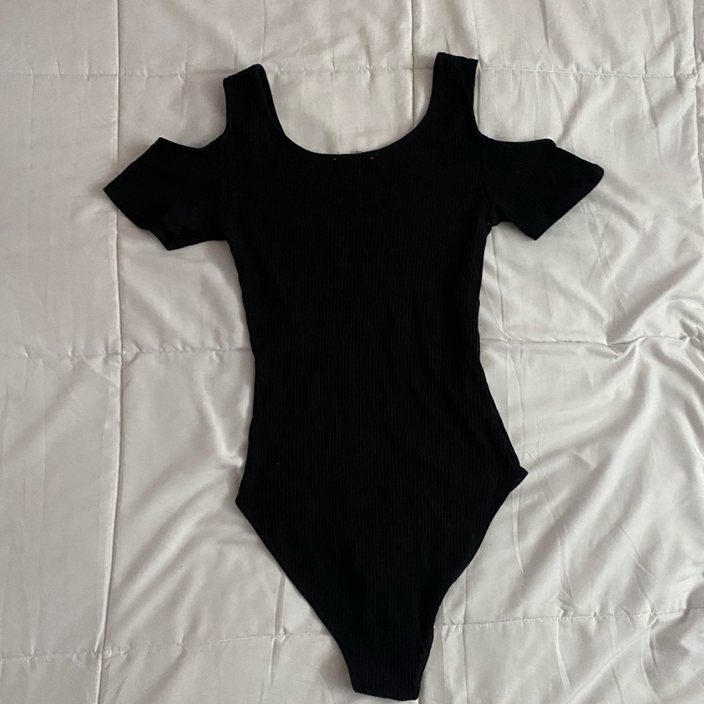 Ultra Flirt Ribbed Cold Shoulder Bodysuit. Super comfy. Size Small. - Picture 6 of 8